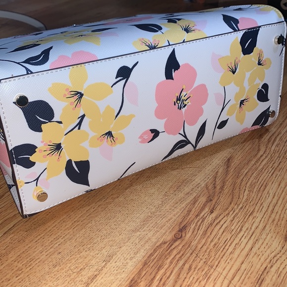 ♠️💐 kate spade Lily Blooms Printed Staci Floral Medium Satchel Bag, Cream - Picture 9 of 12